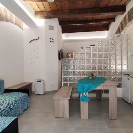 Dietro L'angolo Nettuno