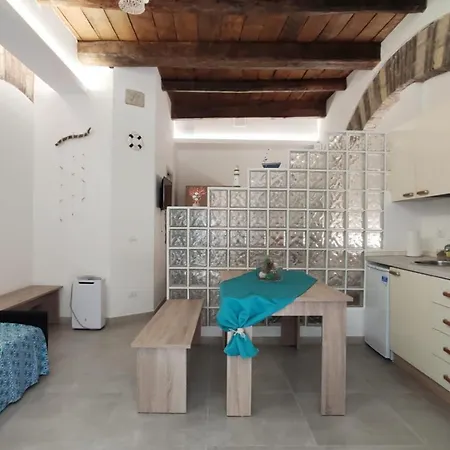 Dietro L'angolo * Nettuno